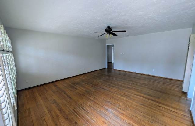 **MOVE-IN SPECIAL** 5 Bedroom House w/ A/C + Laundry near SDSU - Bright and Airy on Quiet Street! Gallery 4