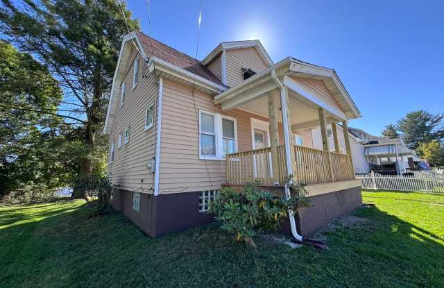 Fully Updated 3-Bed 1-Bath House w/ Flat Yard!!! Gallery 4