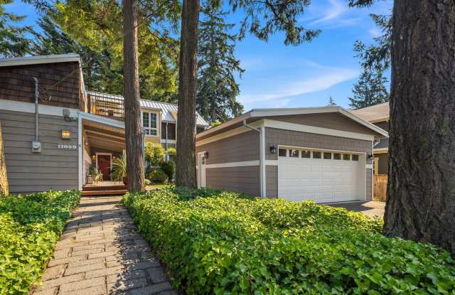 Spacious Enatai Home Near Lake Washington & Downtown Bellevue Gallery 1
