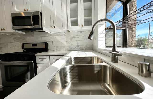 Gorgeous 2 Bedroom 2 1/2 Bath Condo With a Spacious Layout in Canoga Park! Gallery 3