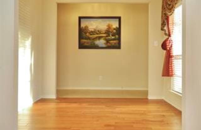 803 Rockefeller Lane Gallery 4