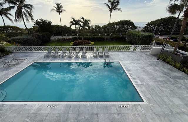 4301 Collins Ave photos photos