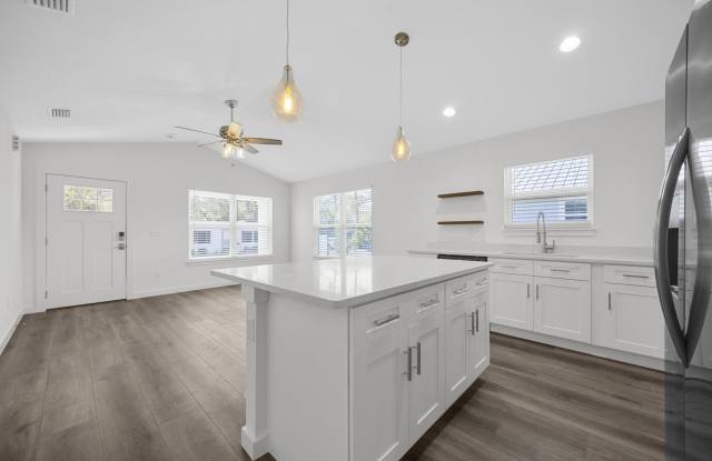 940 Collier Boulevard Gallery 3