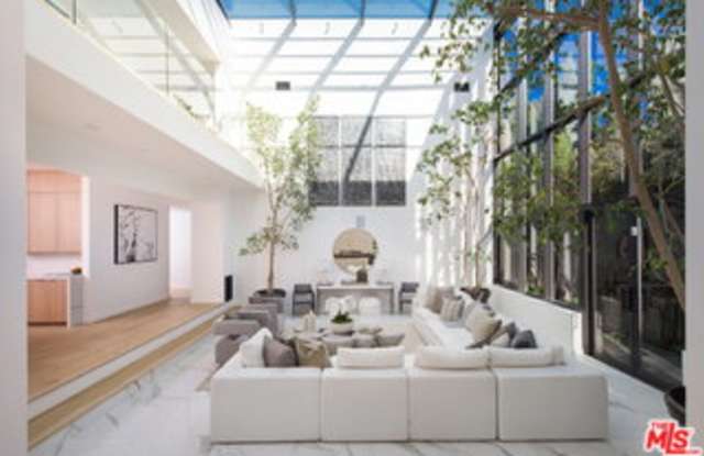 1378 North Doheny Drive Gallery 3