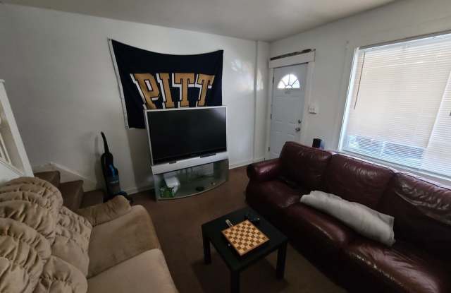 FOUR-BEDROOM OAKLAND HOUSE – WALK TO PITT & CMU! Gallery 3