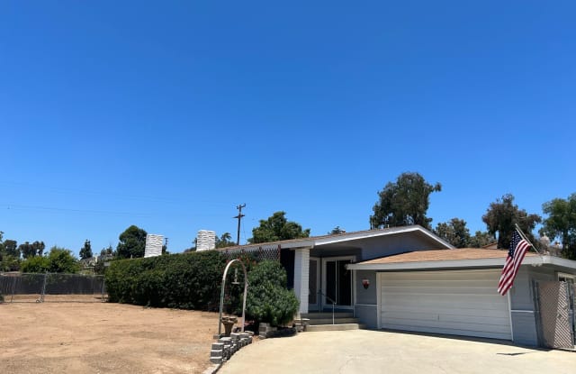 RURAL CHARM ON TOP OF THE HILLS IN VISTA photos photos