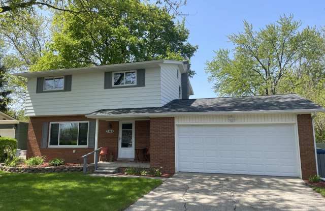 4 bedroom 2 bath home close to everything photos photos