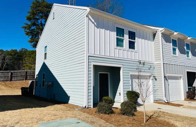 ***MOVE IN SPECIAL - $1000 OFF 1ST MONTHS WITH A 10/30 MOVE IN DATE OR SOONER AND NO APP FEES***Welcome home! Beautiful 3 bedroom, 2.5 bathroom townhome located in Cartersville! Must see! Gallery 3
