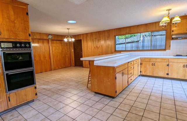 Spacious 4Bed/3Bath House Home in El Cerrito! photos photos