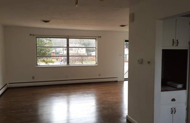 7301 Oak Ridge Street Gallery 3