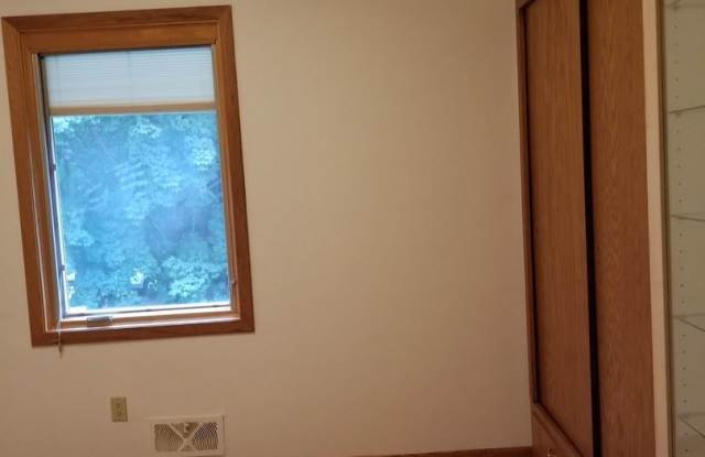 471 Desnoyer Avenue Gallery 4