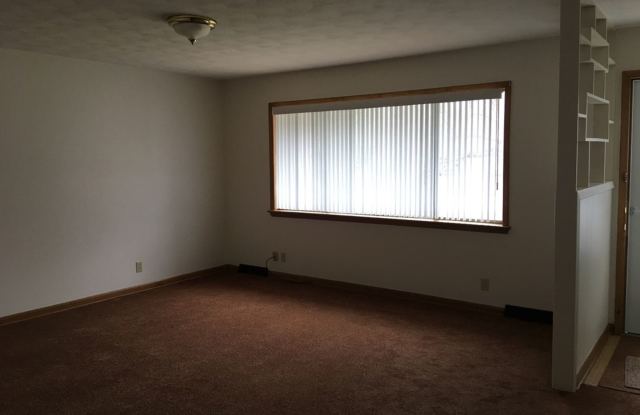 Conveniently located 2 Bedroom, 1 bath, 1 car garage duplex Gallery 3