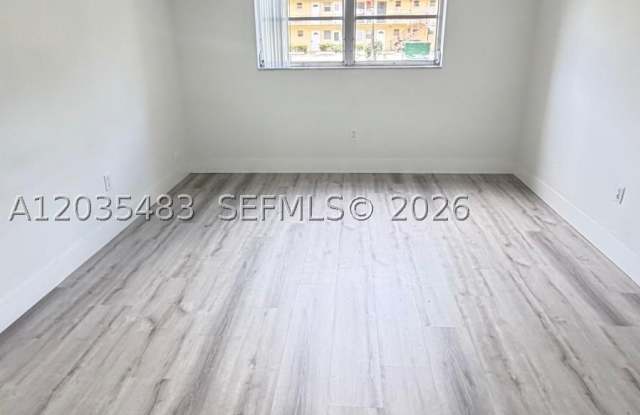20200 NE 27th Ct Gallery 4