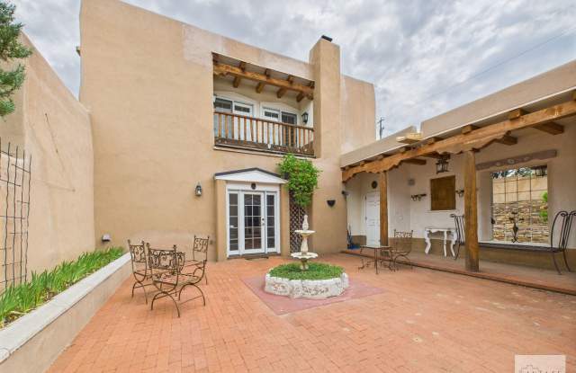 Downtown Fully Furnished Home Available Now! photos photos