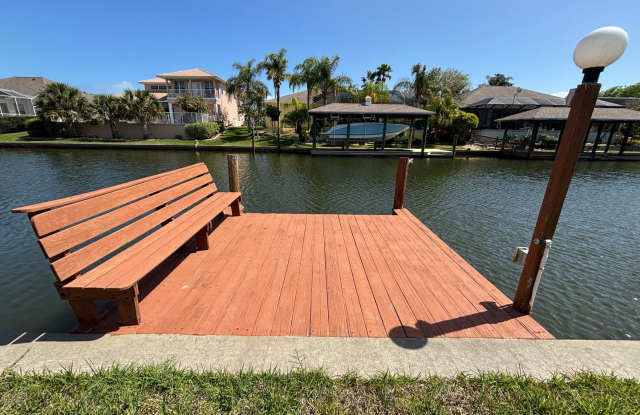 3BR Waterfront Home. Private Dock, Spacious Patio & Double Garage. photos photos