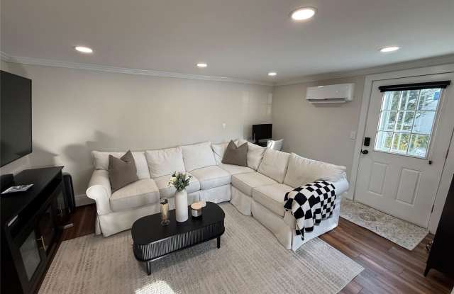 547 Middle Street photos photos