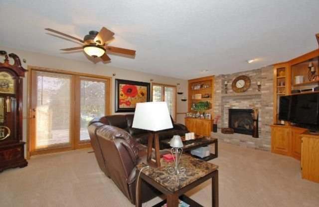 9132 Barrington Terrace Gallery 4