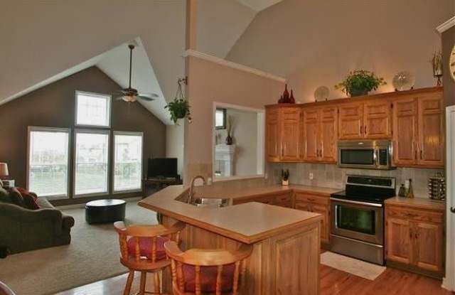 2613 North East Horseshoe Drive Gallery 3