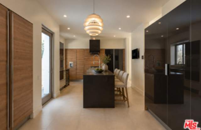 418 Huntley Drive Gallery 4