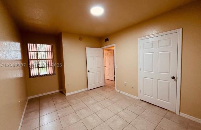 2403 Belmont Ln Gallery 4