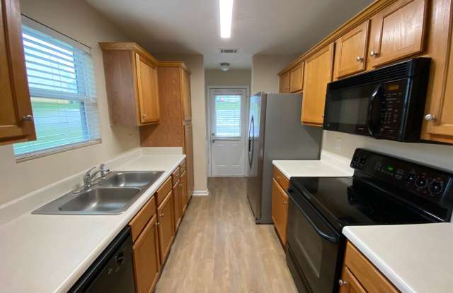 ROOMMATE MATCHING ONLY -  1/2 Off Deposit! - IMMEDIATE MOVE IN AND OCTOBER MOVE IN! Gallery 4