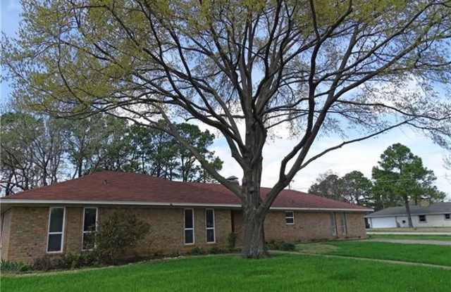 201 Edgewood Drive Gallery 3