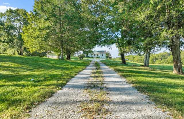 Tucked away on a scenic 7-acre retreat in the heart of Thompson's Station Gallery 3