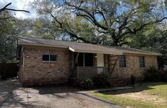 Brick Home 3 bed 2 bath - 5323 Forest Park Drive, Mobile, AL 36618