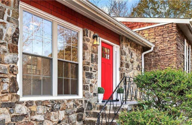 2918 Highland Drive SE photos photos