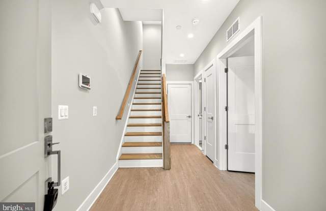 158 N LEE Gallery 4