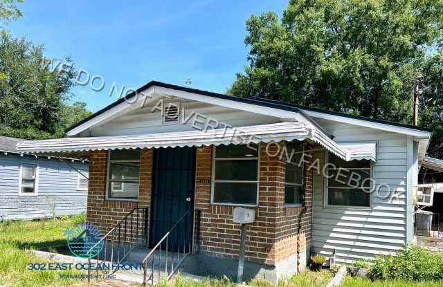 FREE APPLICATIONS THROUGH 09/25/2026 + $350 OFF FIRST MONTH RENT - Fully updated 3 bedroom / 1 bathroom house now available for rent! Gallery 4