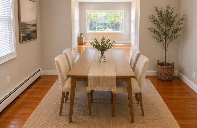 157 W Walnut Gallery 3