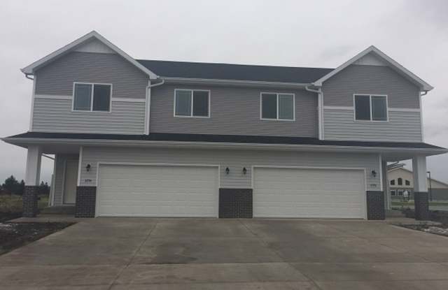 3354 27th St S - 3354 27th Street South, Moorhead, MN 56560