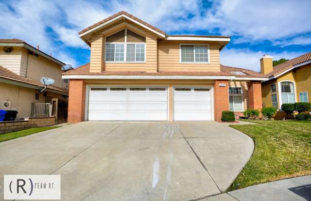 Discover the Ultimate Family Home in Heritage Villas: 4 Bed, 2.5 Bath with a Tranquil Backyard and Top-Rated Schools photos photos