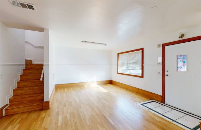 Large 3 bed, 2.5 Bath Townhouse for Rent in Eagle Rock - Prime Location photos photos