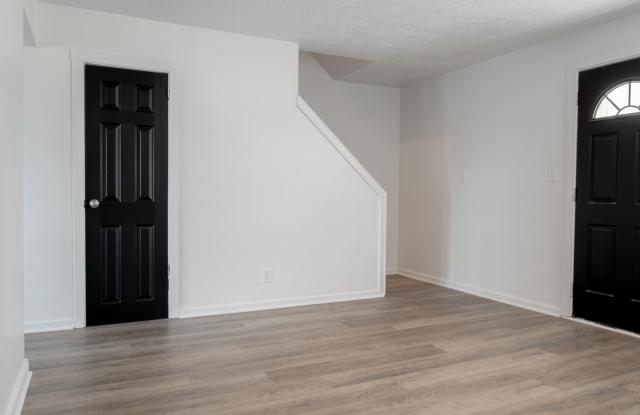 Charming 3-Bedroom Townhouse in Scenic Hills Homes, Midland, PA Gallery 2