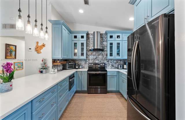 2900 Whitehead Street photos photos