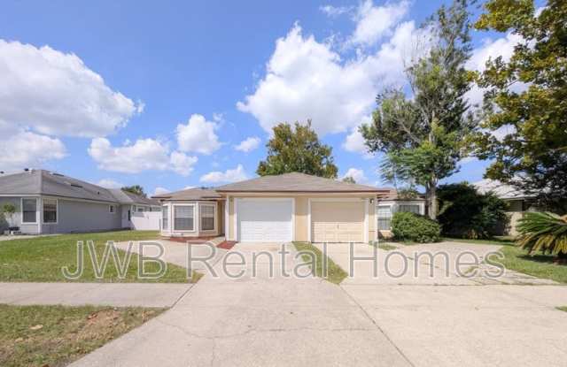 2390 Ironstone Dr E photos photos