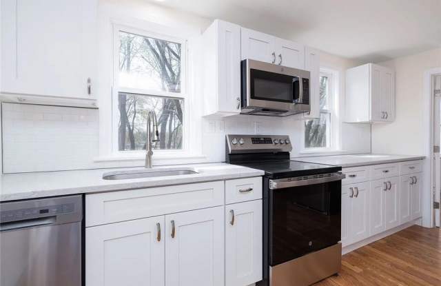 12 Old Park Avenue unit: 2 photos photos