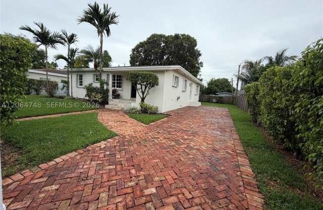 6746 SW 32nd Ter Gallery 4