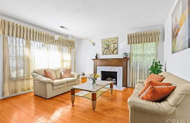 6948 N Ferncroft Ave Gallery 2