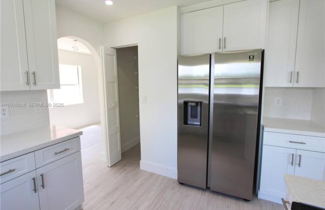 239 NW 107th Avenue, Pembroke Pines, FL 33026 Gallery 3
