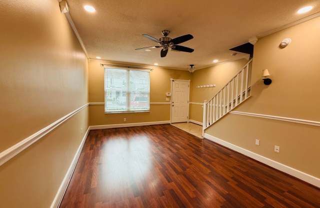 Stylish 2/2.5 Townhome for rent in Riverview! Gallery 3