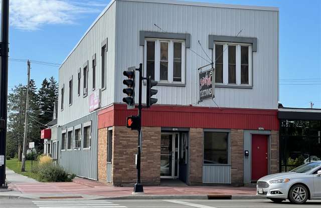 1402 Belknap St Gallery 3