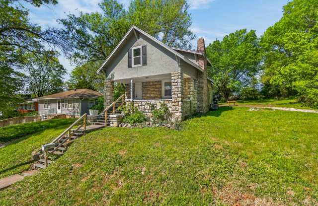 4-Bedroom, 2-Bath Home with Generous Outdoor Space Gallery 3