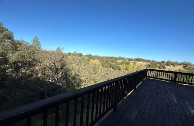 3 BEDROOM 2 BATHROOM WITH MOUNTAIN VIEWS - $500.00 OFF FIRST MONTHS RENT photos photos