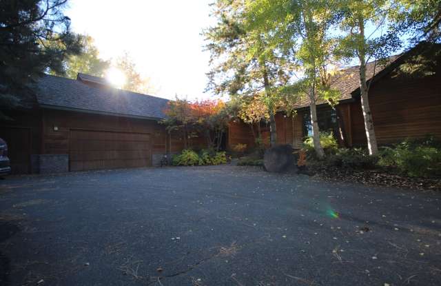 Custom Built Home in a Country Setting, 3 Bdrm, 3 Bath, Den/Office, 1 Acre, Double Garage, RV Parking photos photos