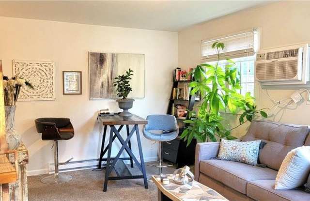 2335 Hemlock Lane N Gallery 3