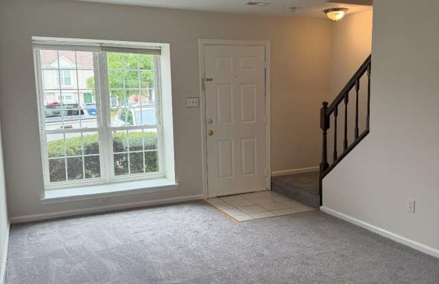 310 LANCASTER Square Gallery 2