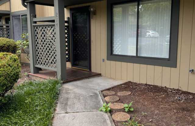 2 Bedroom || 1.5 Bathroom Townhouse photos photos